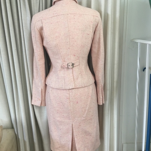 Suits - Picture 2 of 4